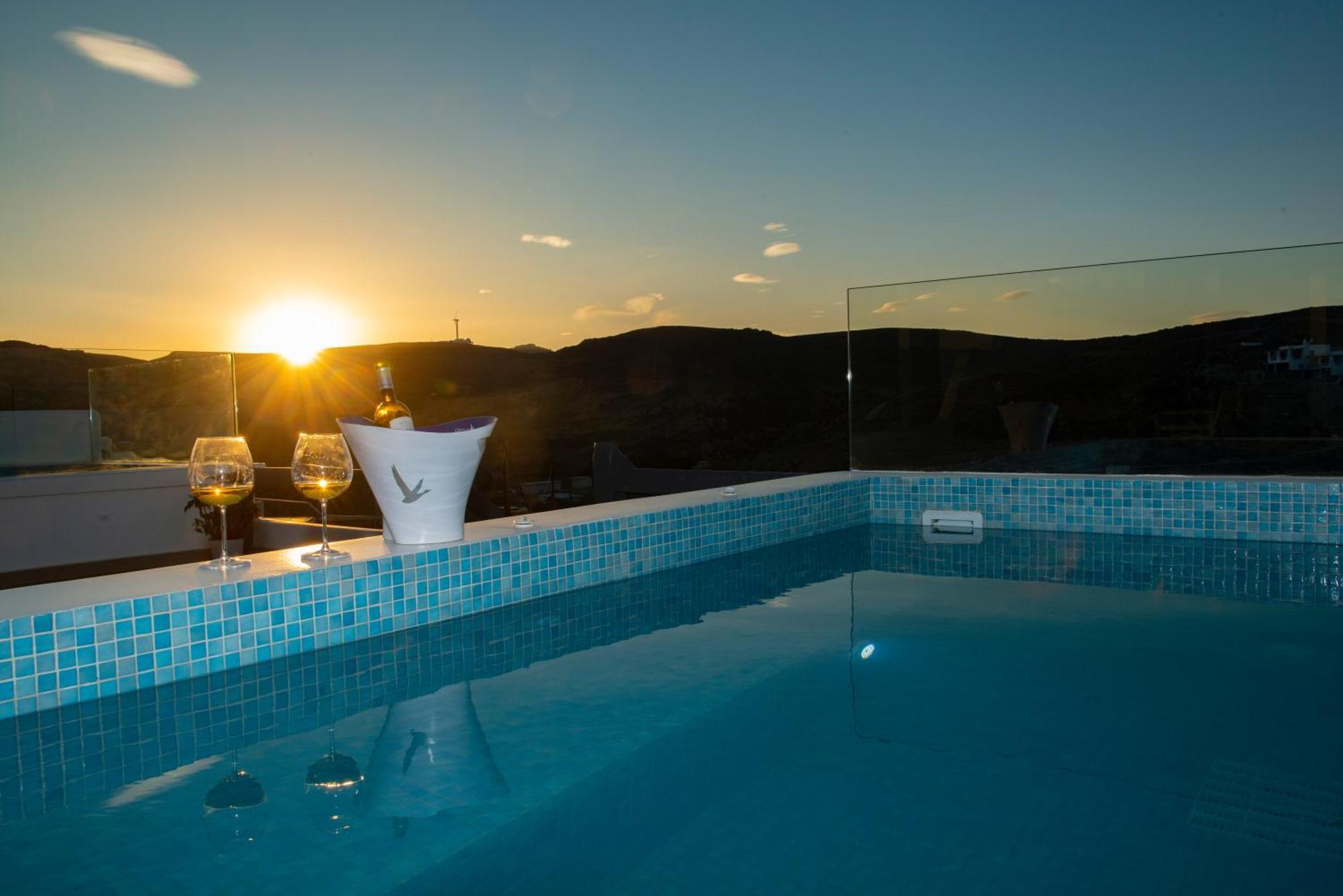 Myrsini'S Luxury Suites Merchia Mykonos Town Bagian luar foto